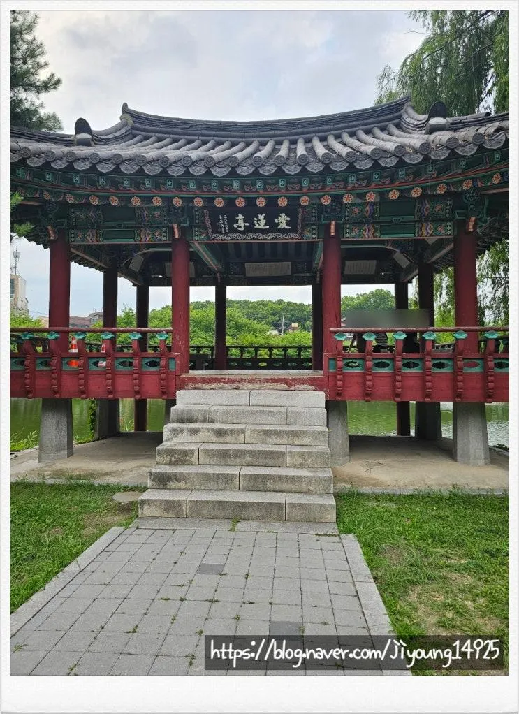 동심의길 따라 안흥지 내 문화재 애련정 데이트코스 도심속 산책길