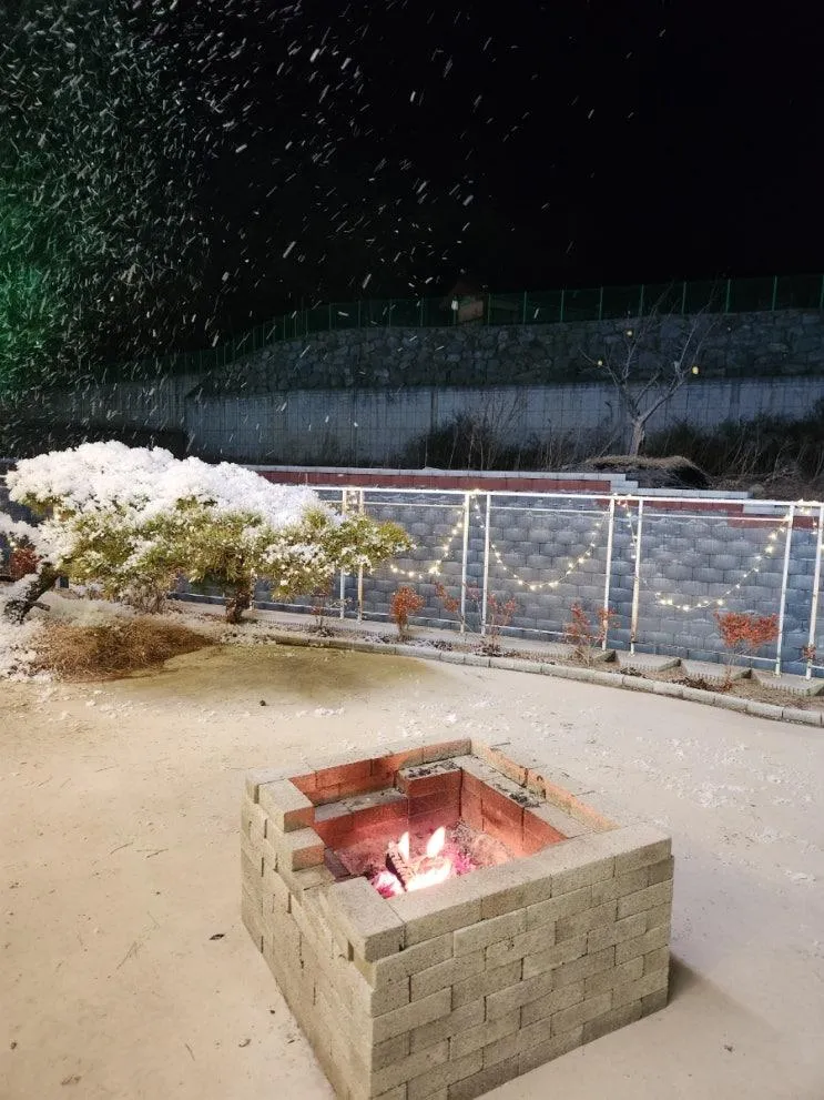 신상카페 삼성현공원 키즈존 눈내리는카페 요거트퍼플 경산점