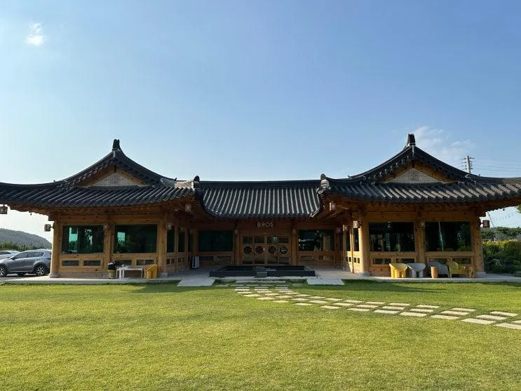 아이랑 가기 좋은 마당이 있는 경주 한옥카페 브로스커피