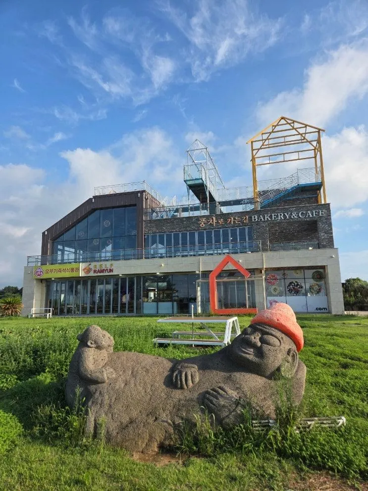 제주 서쪽 싱계물공원 카페 '풍차로가는길'
