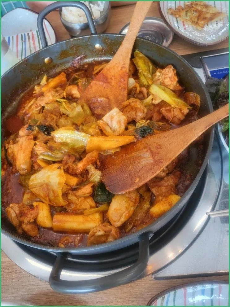 주말 오후, 세모닭갈비 평택고덕점에서 따뜻한 시간
