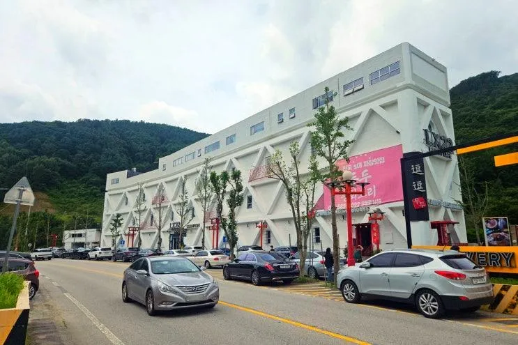 가평 유명산 베이커리 카페 LX22 주말엔 커피도 1시간이나 걸려