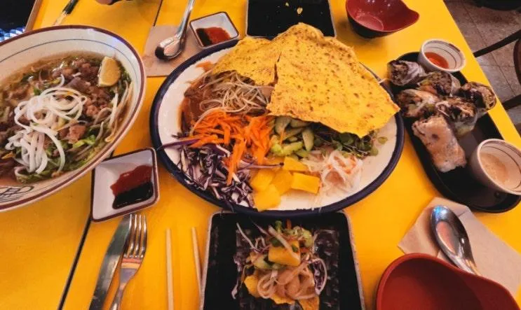 올림픽공원 나향in에서 맛본 반쎄오와 쌀국수