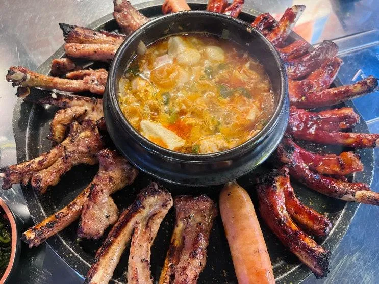 서울 등촌동맛집 중랑등갈비 발산점 / 구워져서 나오는 등갈비와 닭갈비
