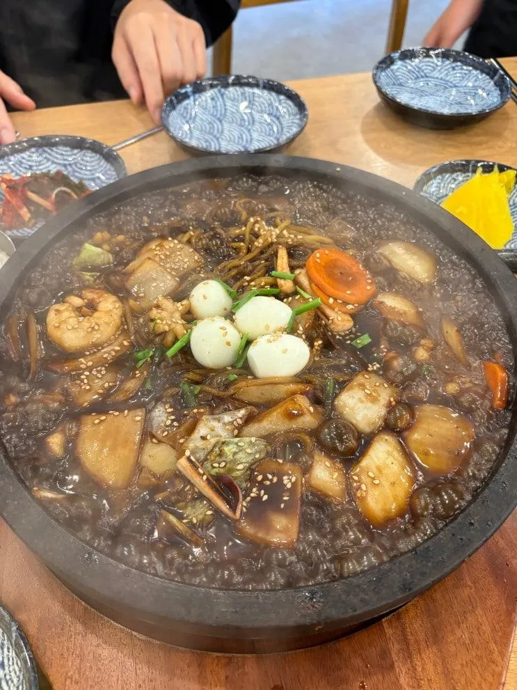 [파주 나들이 코스] 파주 타조마을 갔다가 들른 돌판석짬뽕 파주심학산점: 김 모락모락 누룽지 돌짜장에 반한 3남매네 점심 이야기