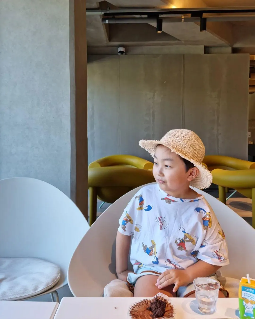 아스테리카 by THE CHAIR