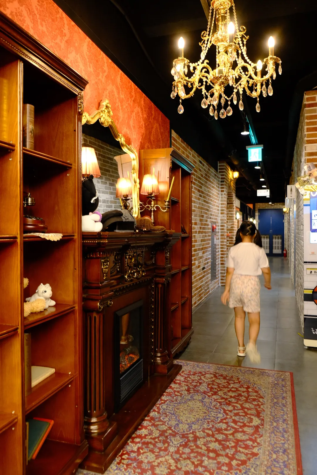 Holmes and Lupin Board Game Cafe Gangnam Branch photo 8