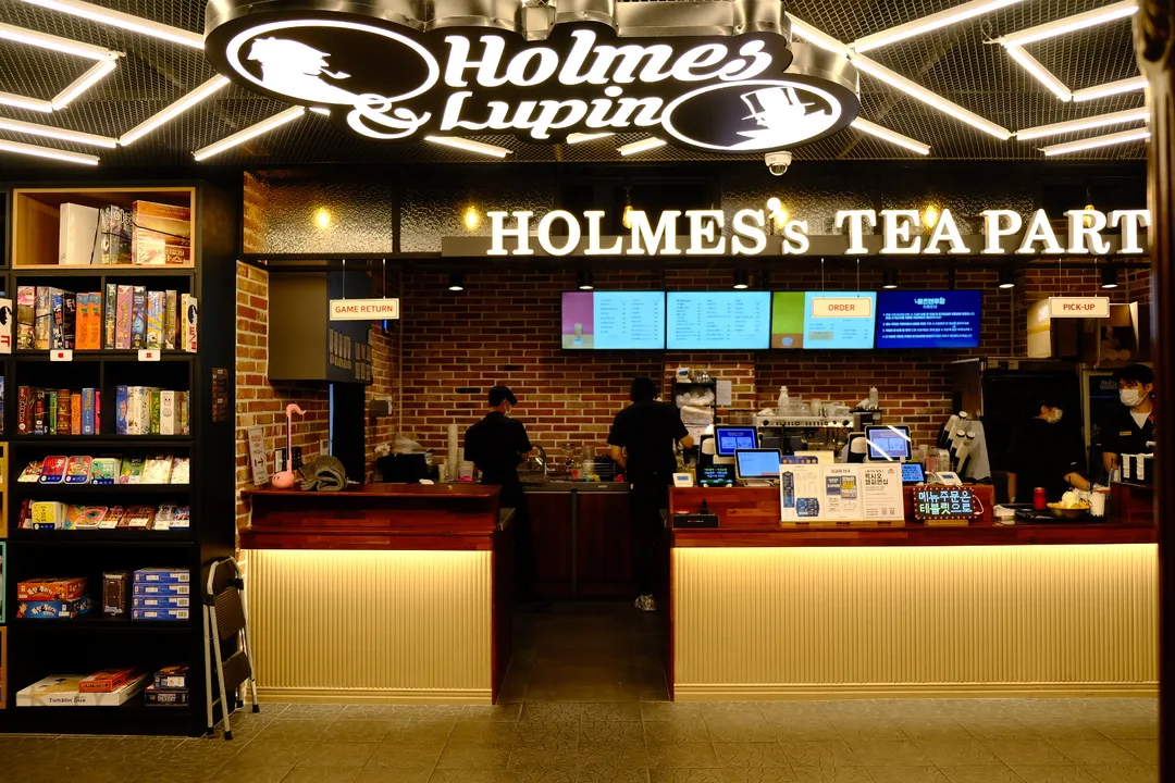 Holmes and Lupin Board Game Cafe Gangnam Branch photo 10