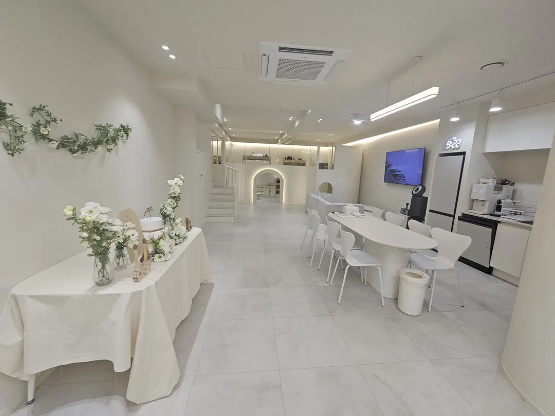 Lilypool Kids Pool Water Room Party Room photo 7