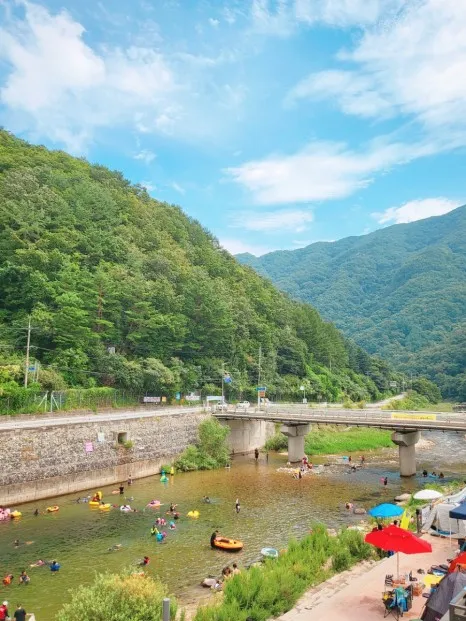 항아리바위 계곡