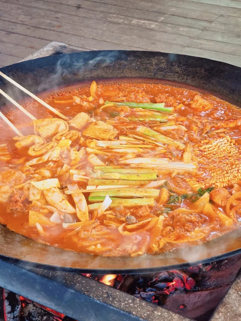양평솥뚜껑닭볶음탕