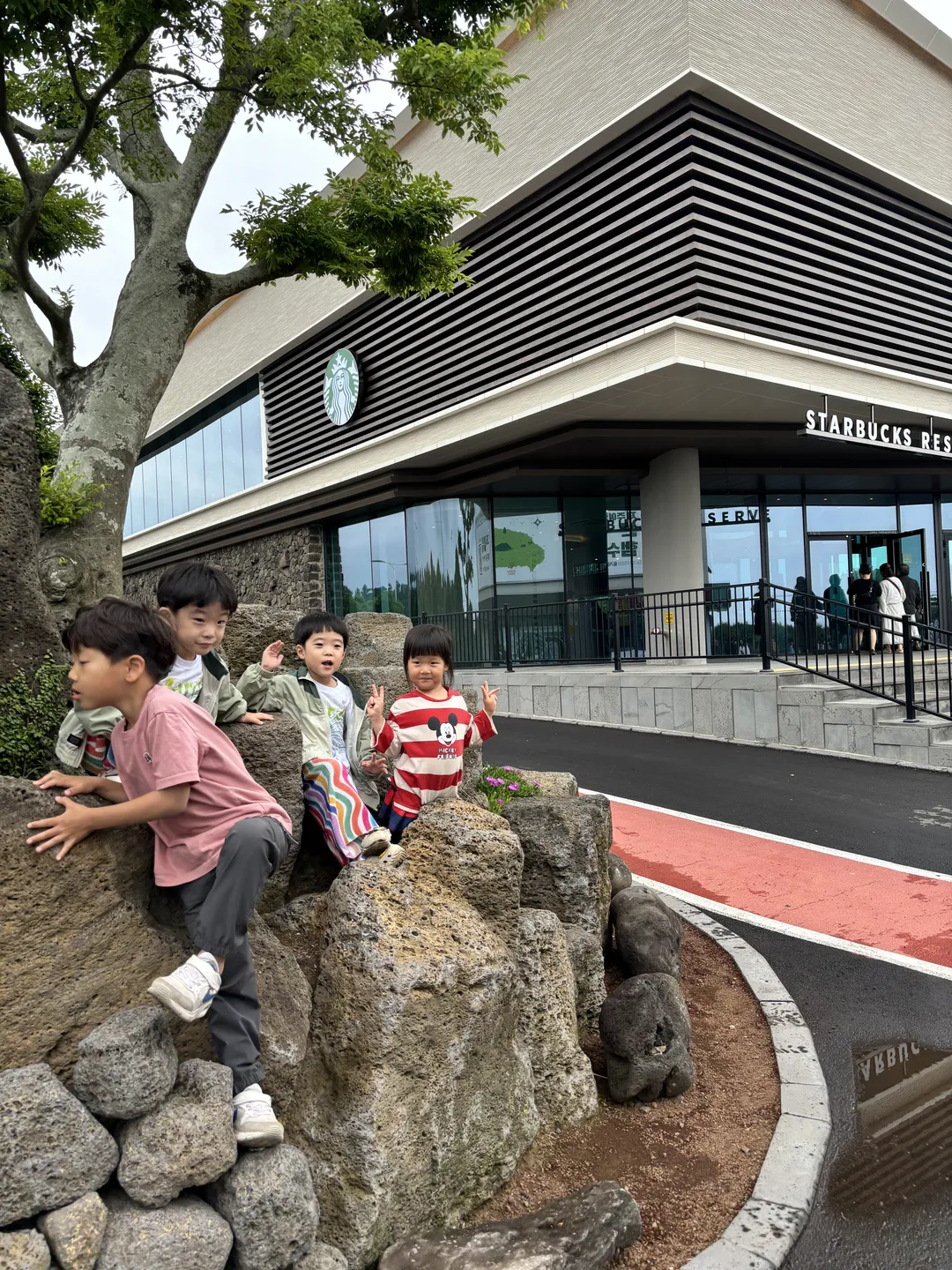 Starbucks The Jeju Songdang Park R photo 17