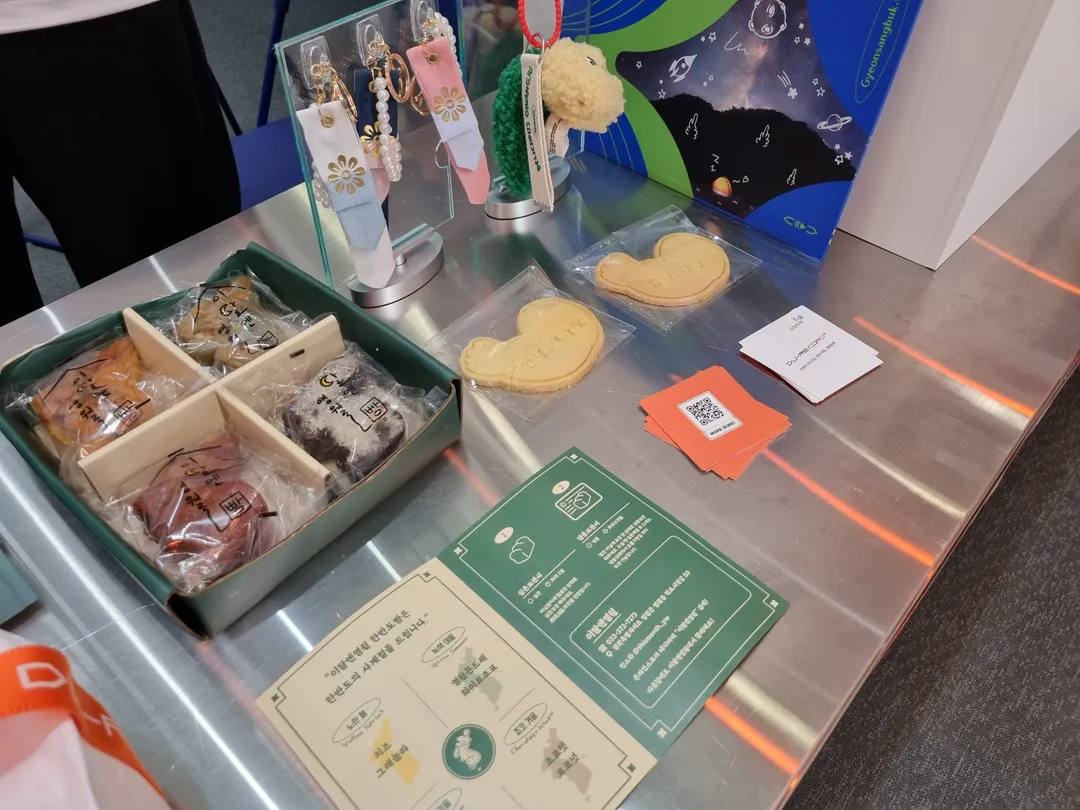 <展示> 神秘的なローカル雑貨店 写真 22