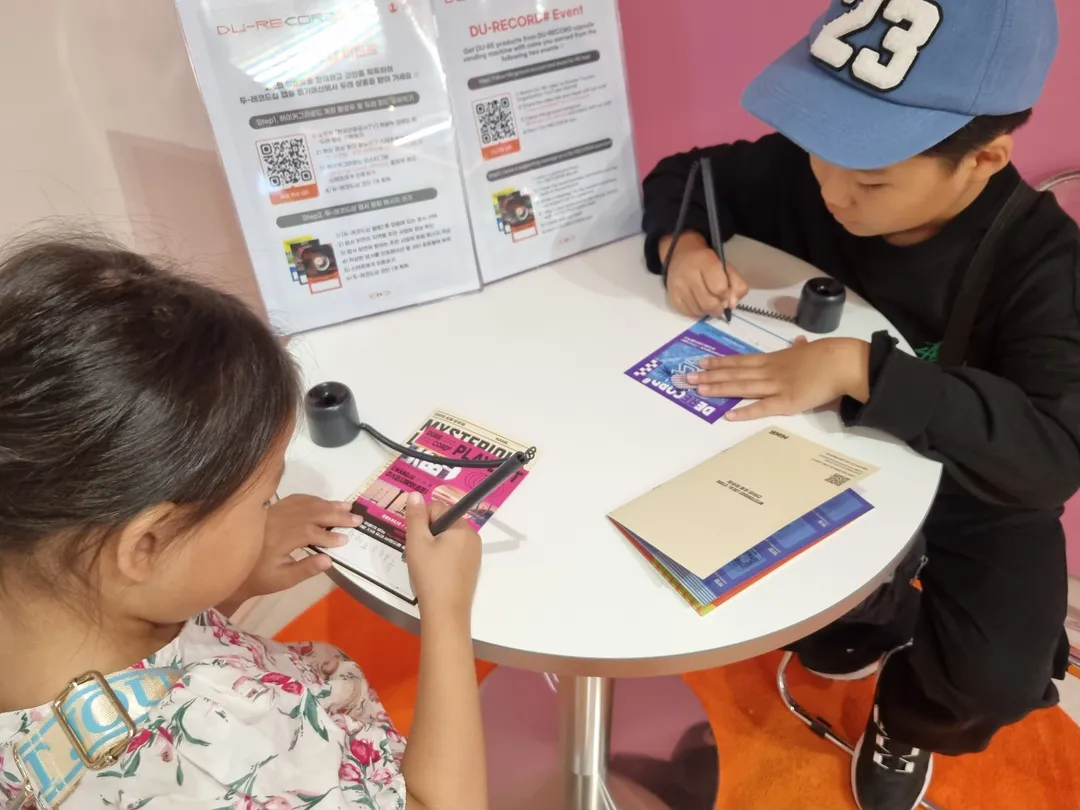 <展示> 神秘的なローカル雑貨店 写真 8