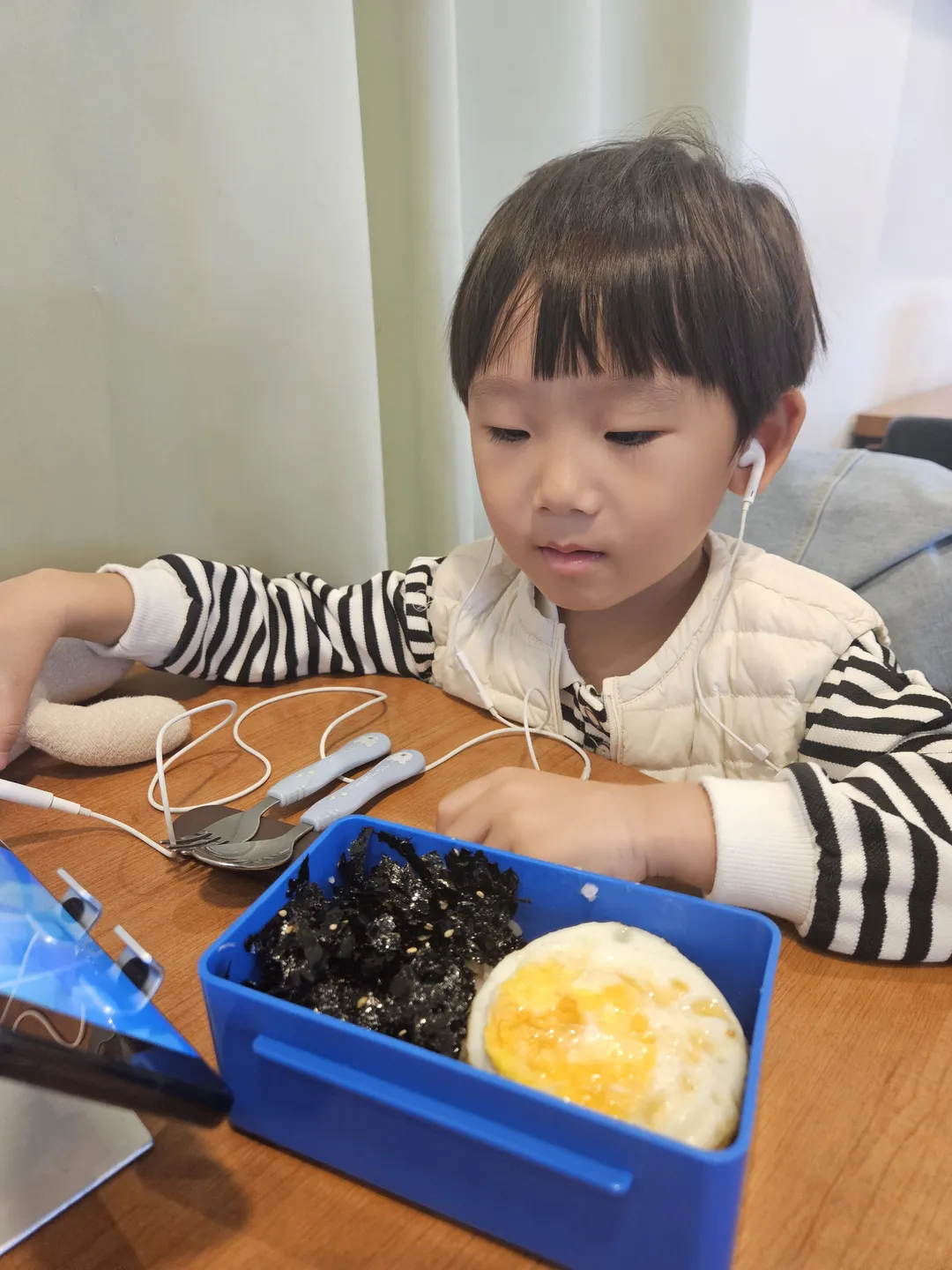 일이이사