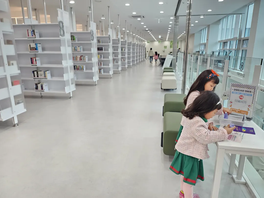 Modam Library photo 32