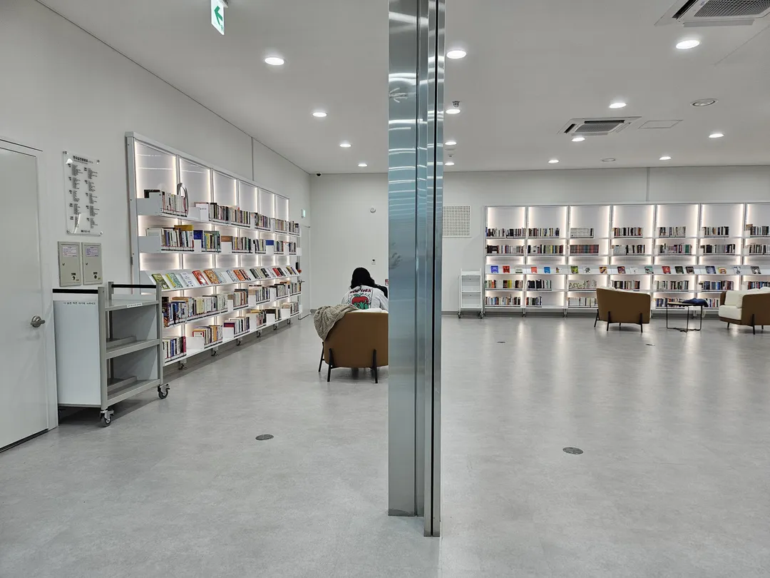 Modam Library photo 31