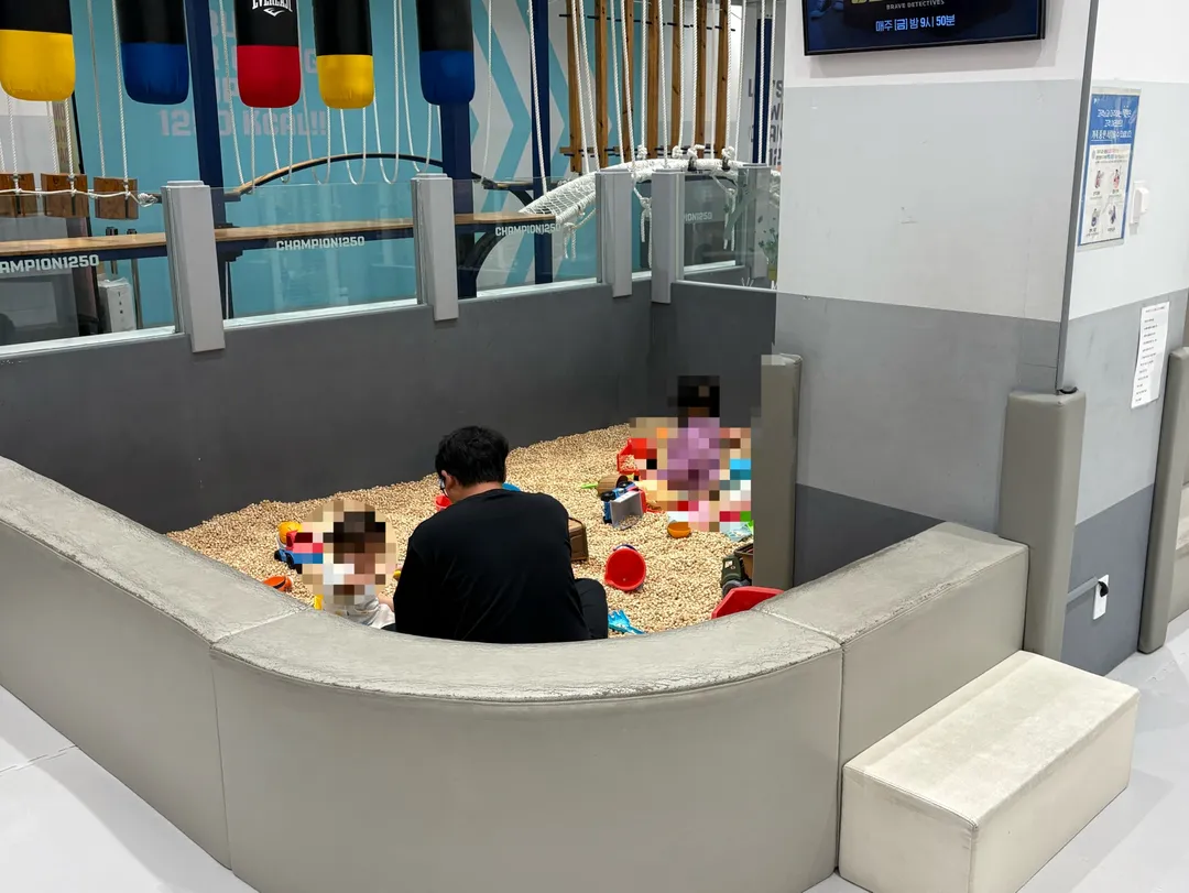 Champion Lotte Mall Gunsan Branch photo 7