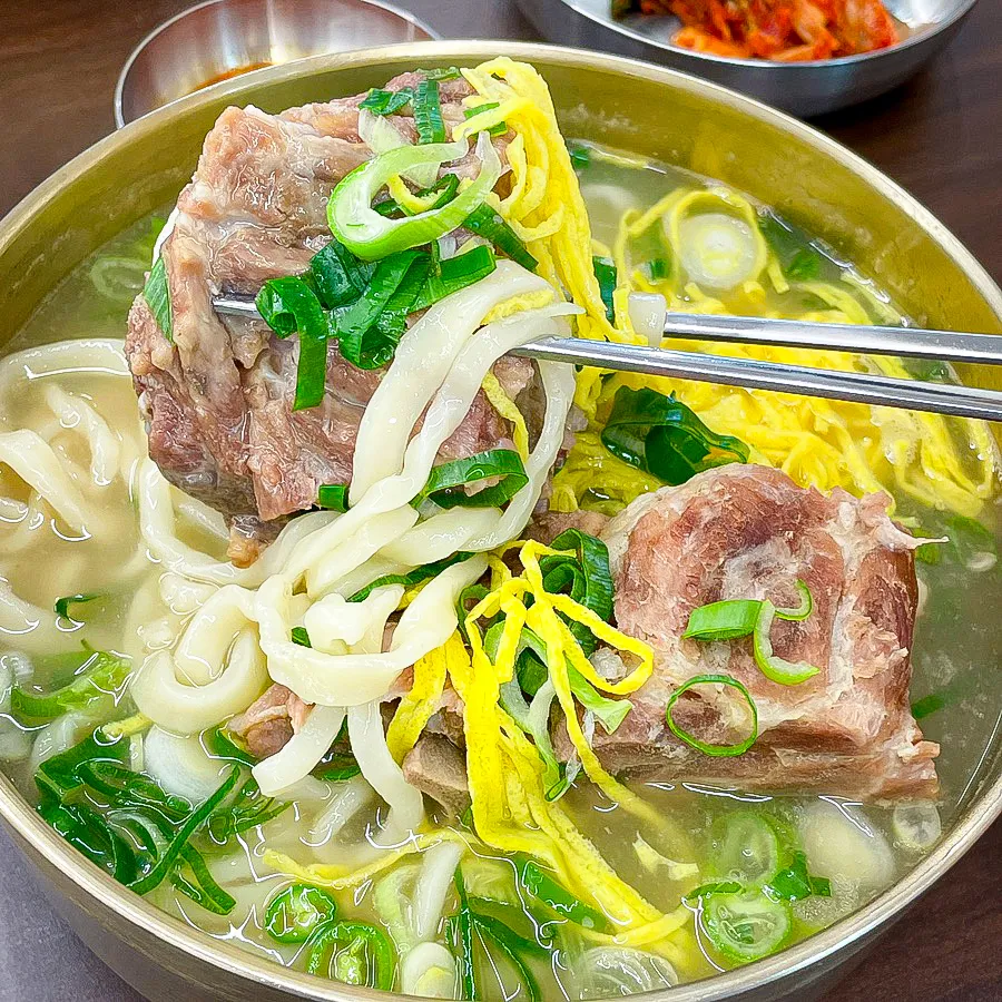 평이담백뼈칼국수 울산옥동점