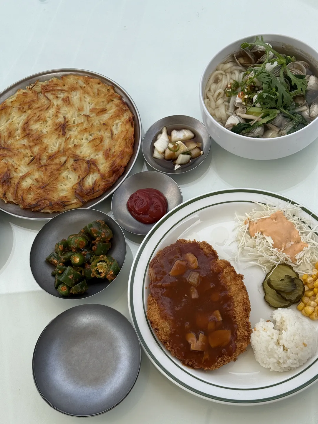 산아래돌집