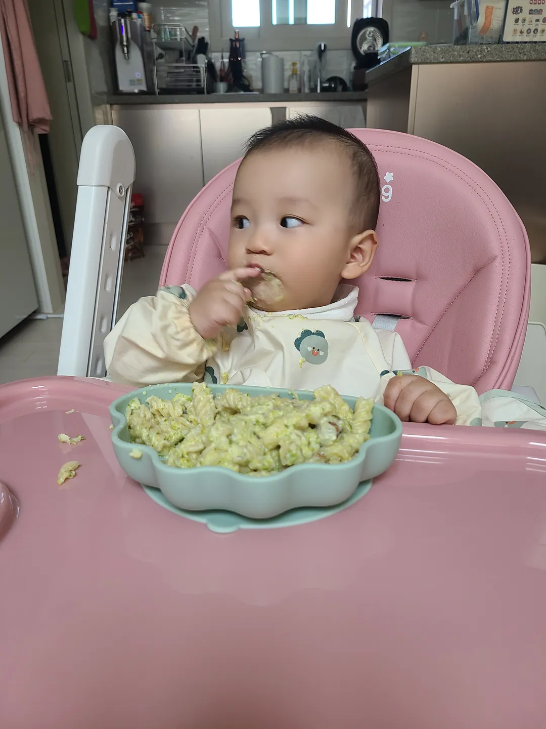 https://image.mom-mom.net/eyJidWNrZXQiOiJtb21tb20tbW9tc3RvdWNoIiwia2V5IjoidHJlbmQvNjM1NTQzZDZkNTc5ODFiYmYzMjE3YzQ2IiwiZWRpdHMiOnsicmVzaXplIjp7IndpZHRoIjoxMDgwLCJ3aXRob3V0RW5sYXJnZW1lbnQiOnRydWV9fX0=