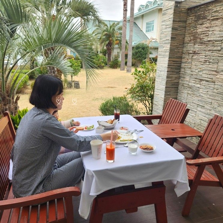 제주 중문 호텔 "스위트호텔제주" 개별 테라스에서 먹는...