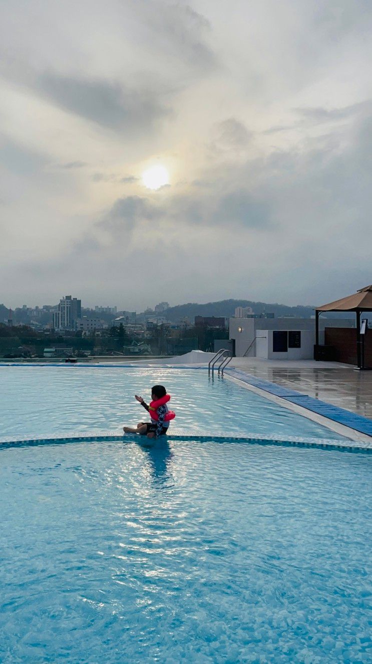 비도오고 그래서  아이랑 호텔 루프탑 수영장 <라한호텔전주>