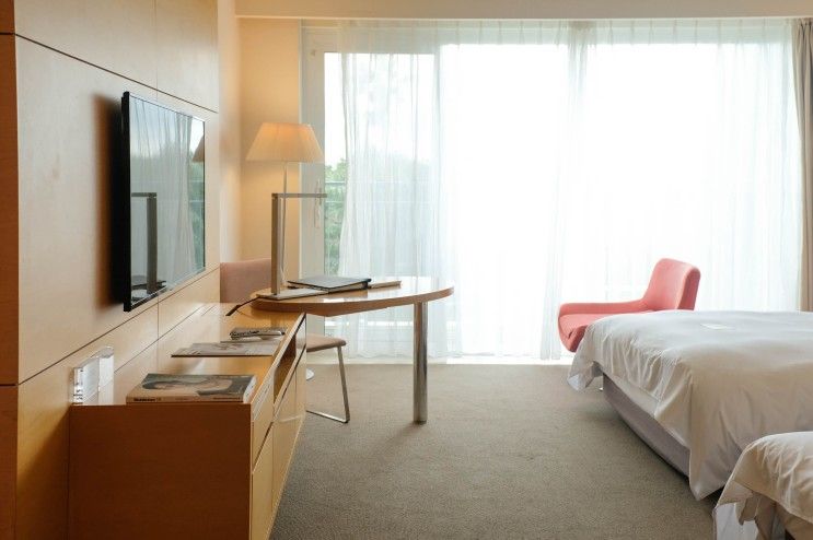 돌아이와 제주 해비치호텔앤드리조트 수영장 그리고 룸서비스들