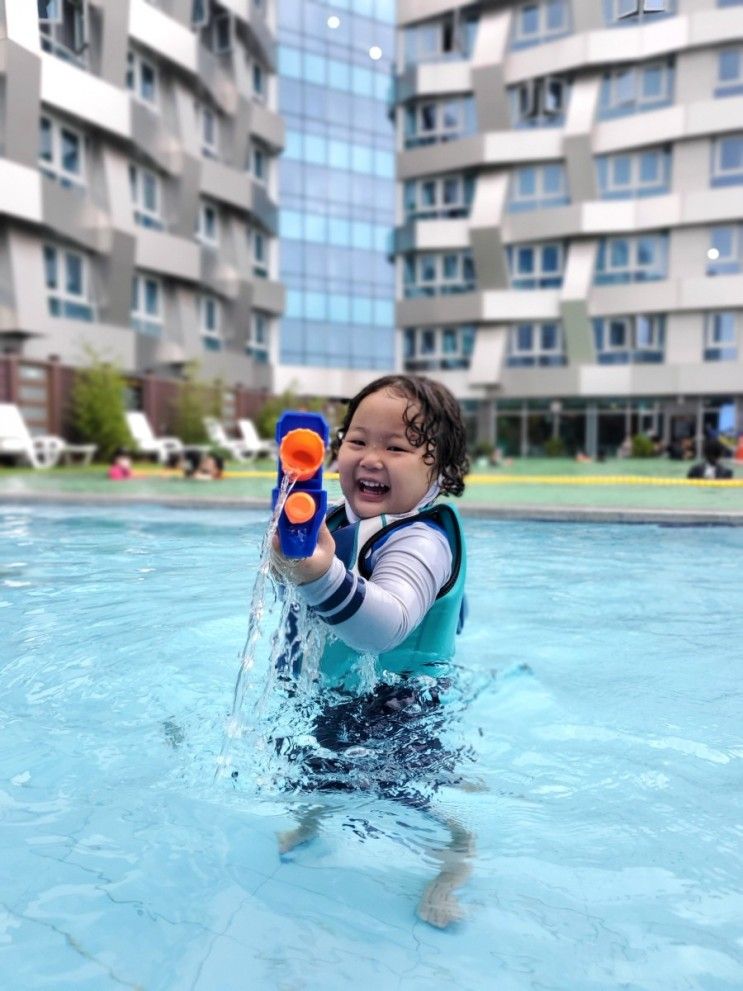 4세 아이랑 둘이 여행 2편 속초 마리나베이 호텔  수영장 이용...