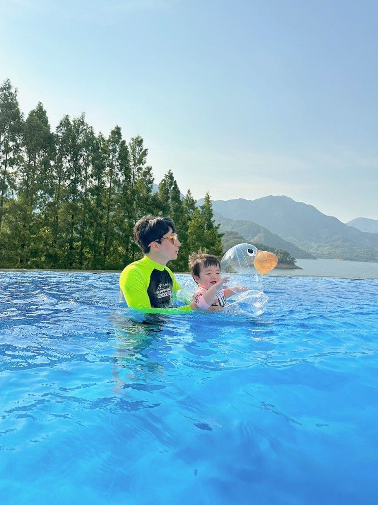 하동가볼만한곳 이국적인 비바체리조트 수영장 끝내줘요.