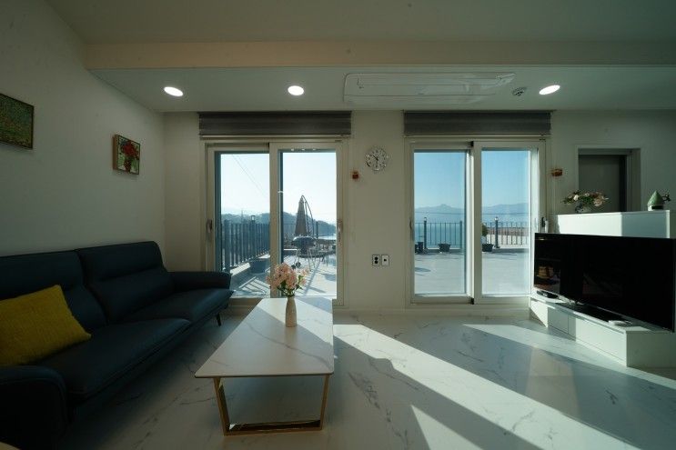 푸른바다를 객실에서 감상하는 남해오션뷰펜션 그날의남해 펜션!