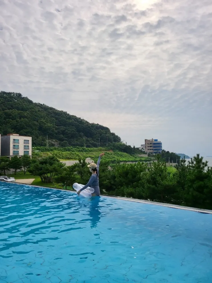 강화도 라르고빌리조트&카페_바다뷰수영장과 카페가 함께 있는곳!