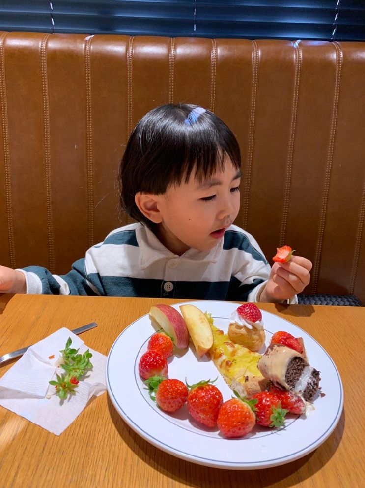 가평 맛집 / 아이랑 가기 좋은 켄싱턴리조트 ‘애슐리퀸즈 가평’