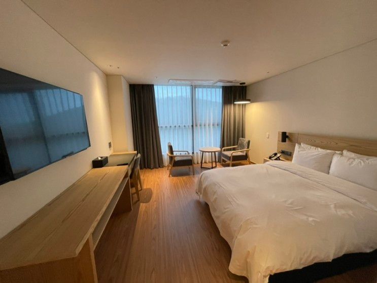 인테리어와 마운틴 뷰의 부산 가성비 신축 호텔 그랜드모먼트