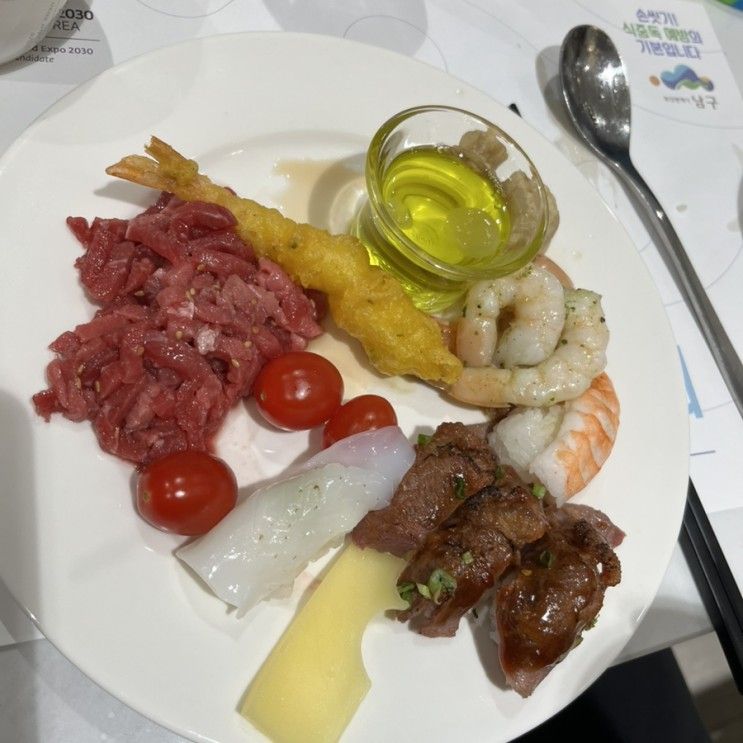 그랜드모먼트 유스호스텔 뷔페 짧은 후기 (아쉽지만 맛있어!)