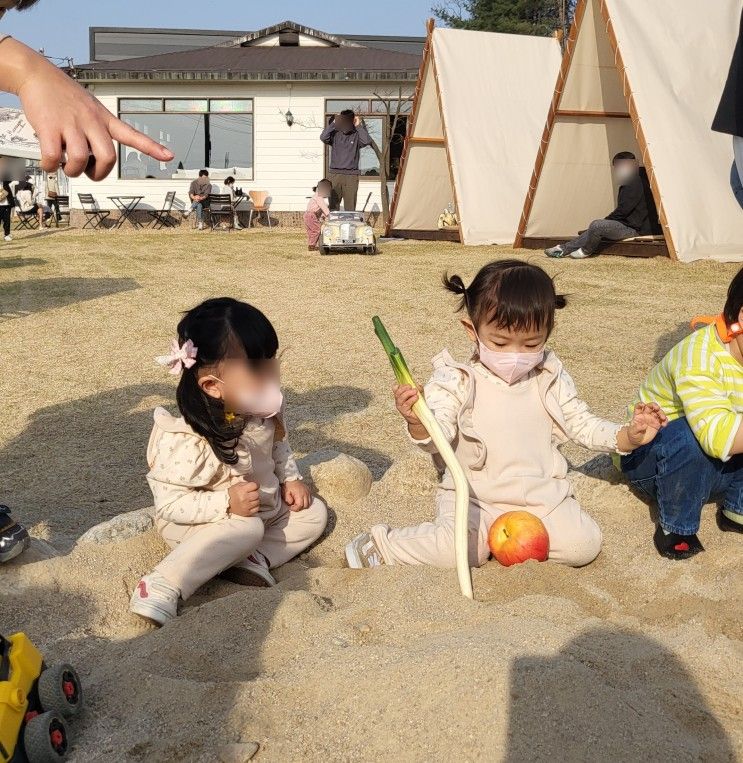 파주카페 연리희재 아이와 야외 잔디정원, 모래놀이 즐기기