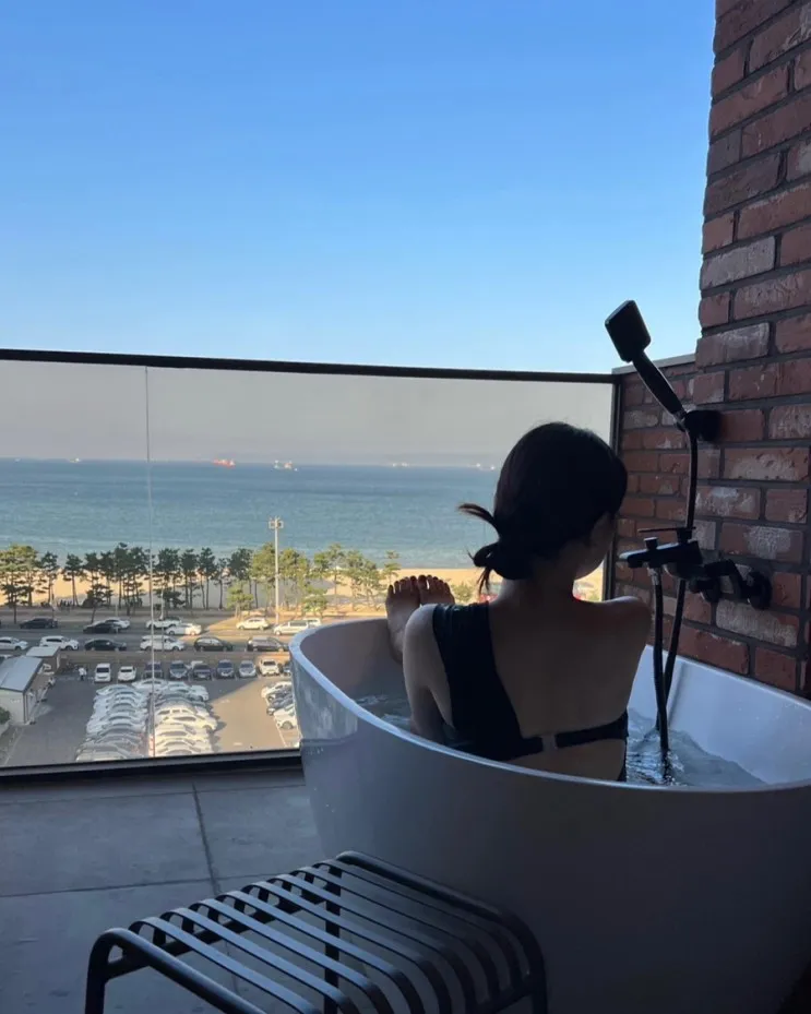(써밋) 풀비치 테라스 ::  '브라운도트호텔 포항 여객터미널점'