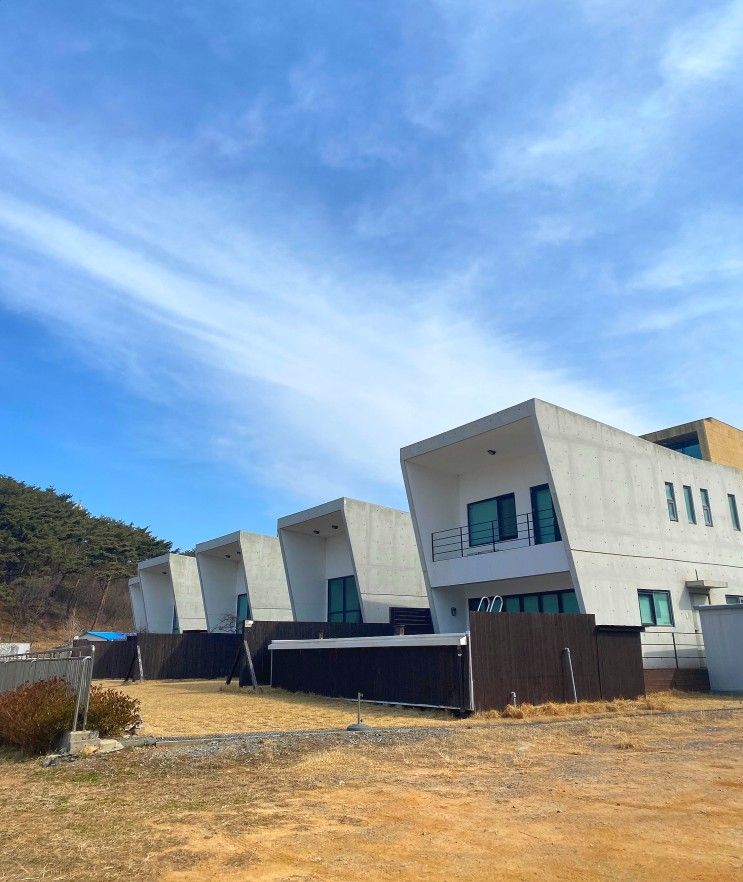 태안(안면도)ㅣ가성비 좋은 통창 펜션 코모빌라(+BBQ, 오션뷰...