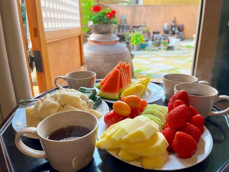 전주 한옥마을 1박2일 먹방 우정여행 _ 더머뭄 ( 조식 나오는...