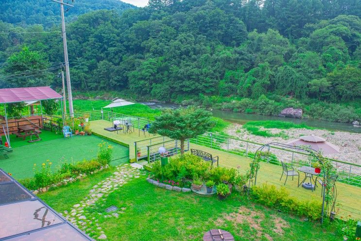 가평독채펜션 초록정원 계곡 다슬기 많은 곳
