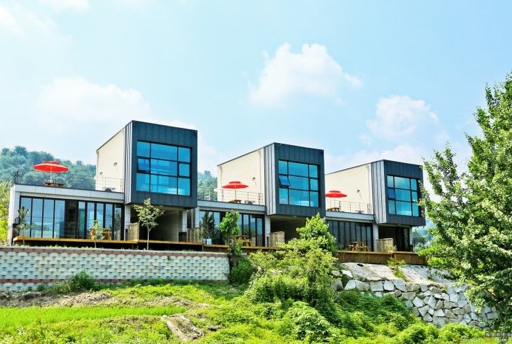 가평스파펜션, 아침고요수목원 인근에 위치한 휴네스트펜션