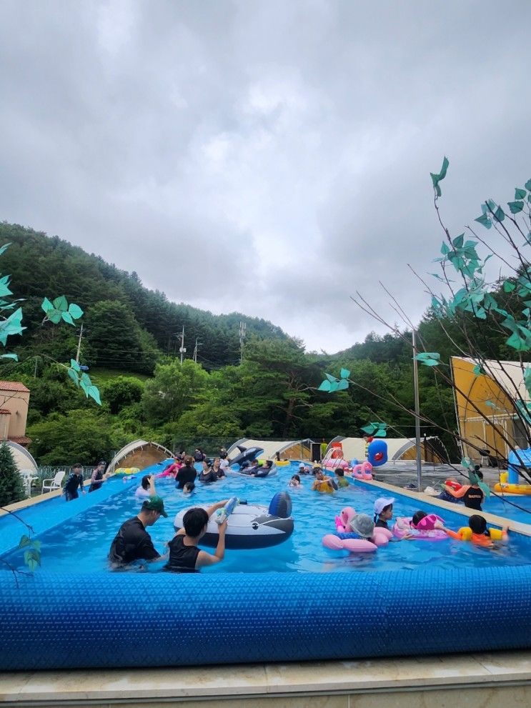 무주 덕유산 글램핑 더 스위트 펜션 야외수영장에서 여름휴가...