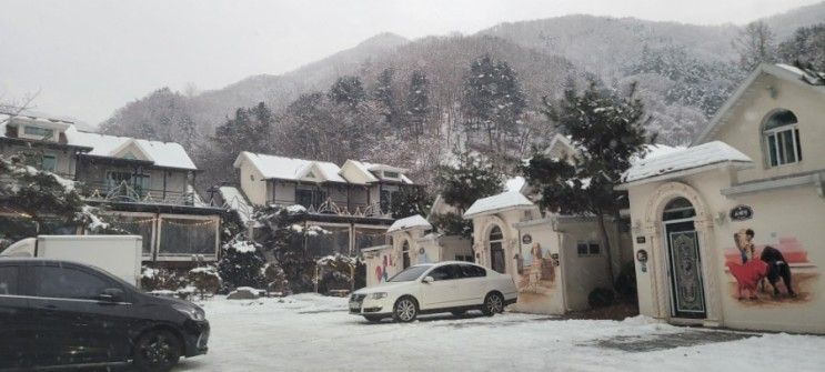 가평펜션 경치 계곡이 좋은 미유풀빌라앤스파  펜션