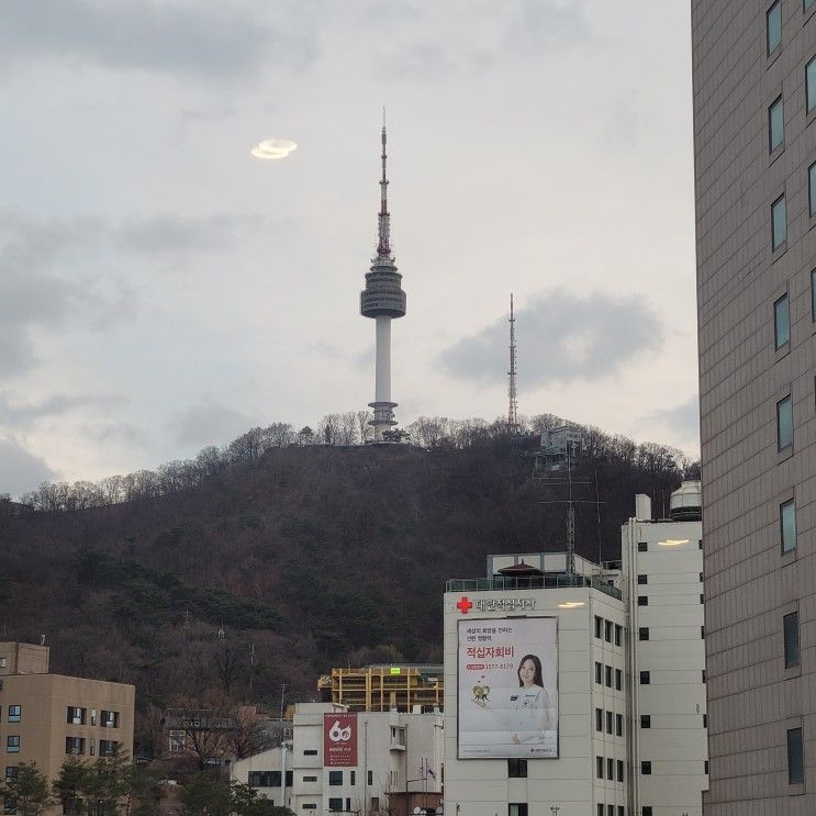 로봇이 운영하는 명동 헨나호텔 with 한눈에 들어오는 남산 뷰