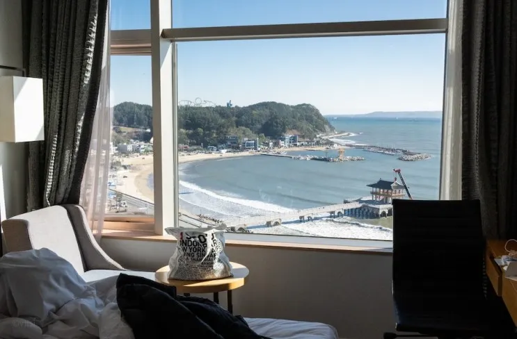 해상 누각 영일정이 내려다보이는 포항 라한호텔