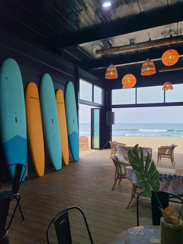 나인비치37 동해시에서 바다를 가장 가까이서 볼 수 있는 해변 카페