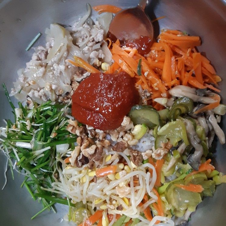 이안아트팜  ㅡ 호두  비빔밥