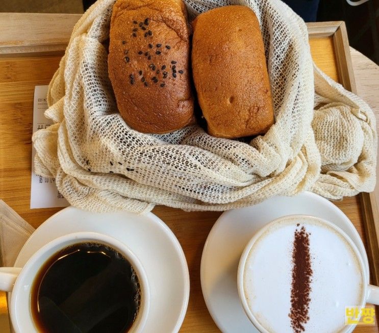 따뜻하고 부드러운 분위기에서 스팀식빵을 맛볼수있는 밀토스트