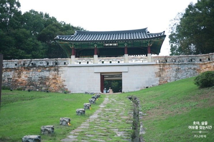 가족여행 가볼만한 곳  토끼비리 진남교반 야경명소 고모산성