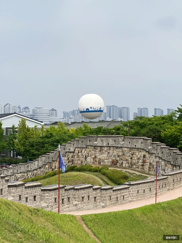 수원화성 산책 방화수류정과 플라잉수원. 연무동 공영주차장